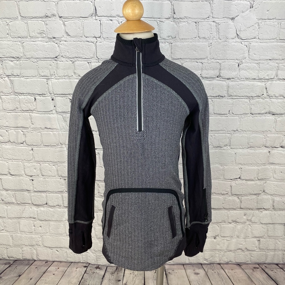 🌟 IVIVVA Girls Black Herringbone Pullover 🌟